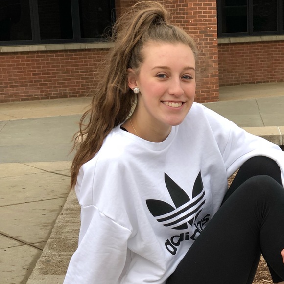 Meet your posher! ❤️ - Picture 2 of 3